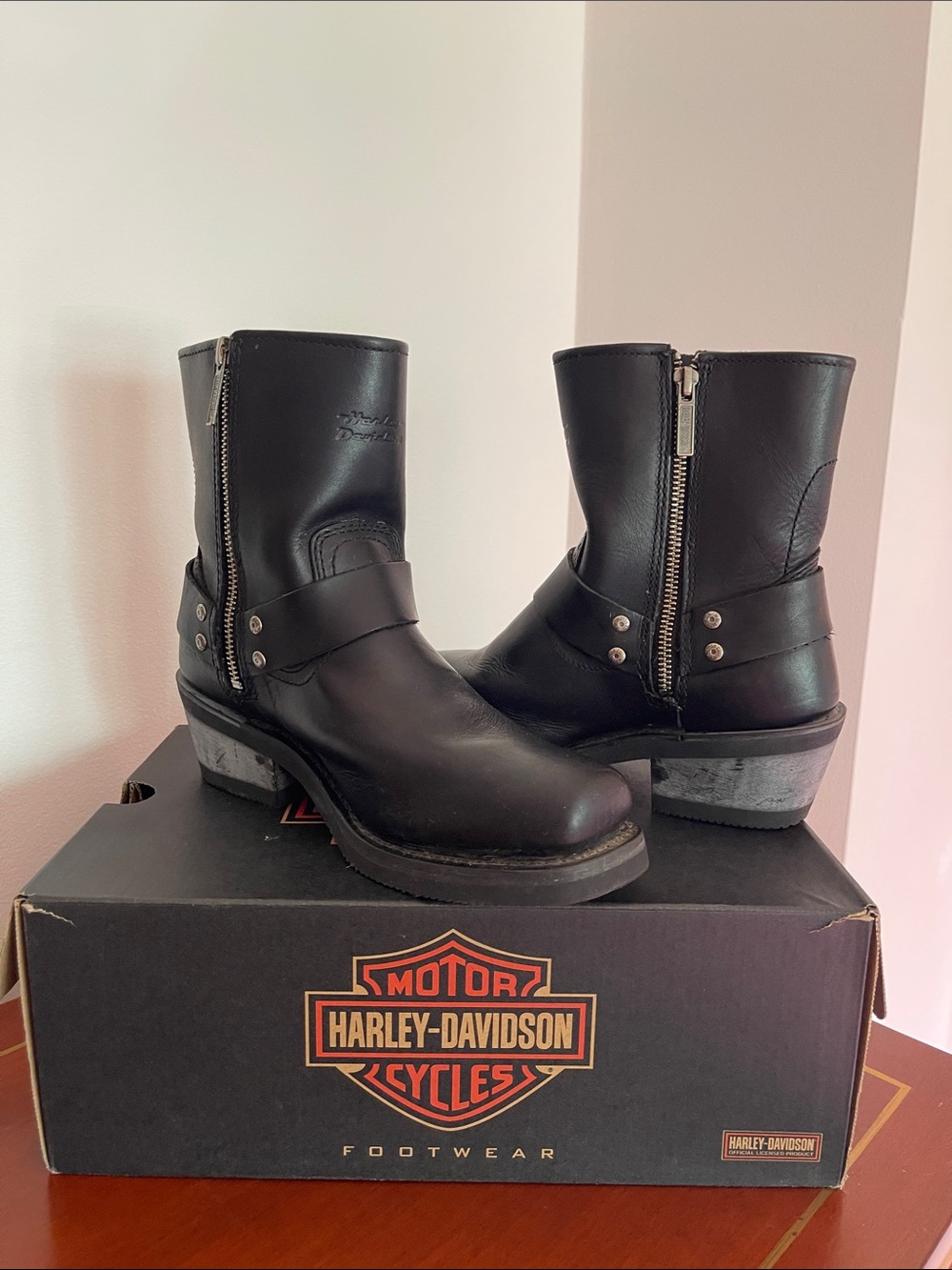 Harley Davidson, black leather harness, Moto boots 6 1/2